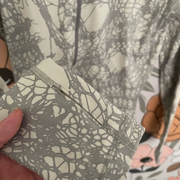 Nike Pro Dri-Fit Shirt Pullover Women’s Size S Half Zip Long Sleeve Gray Pattern - Picture 4 of 4